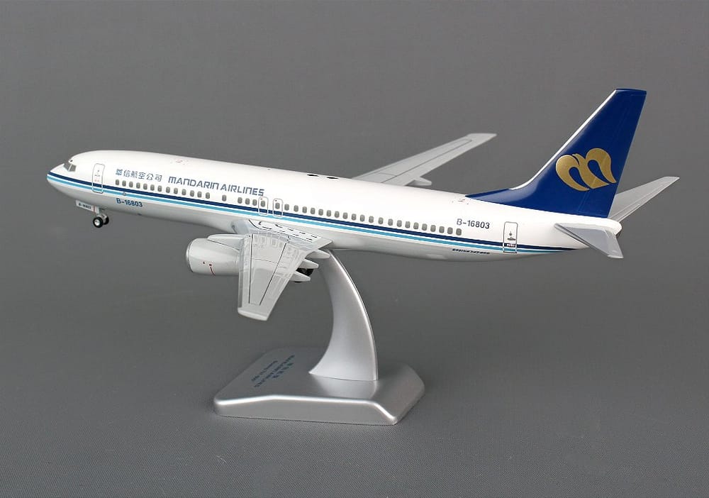 Avião Boeing 737-800 Mandarin Airlines