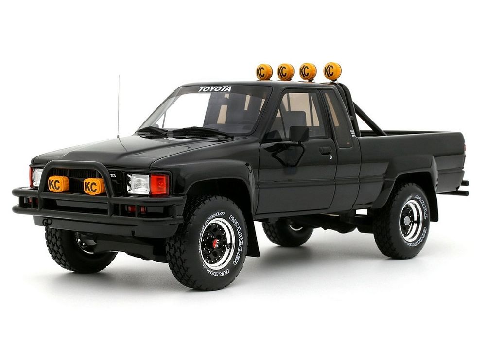 Toyota Hilux SR5 Glossy Black 202 1985